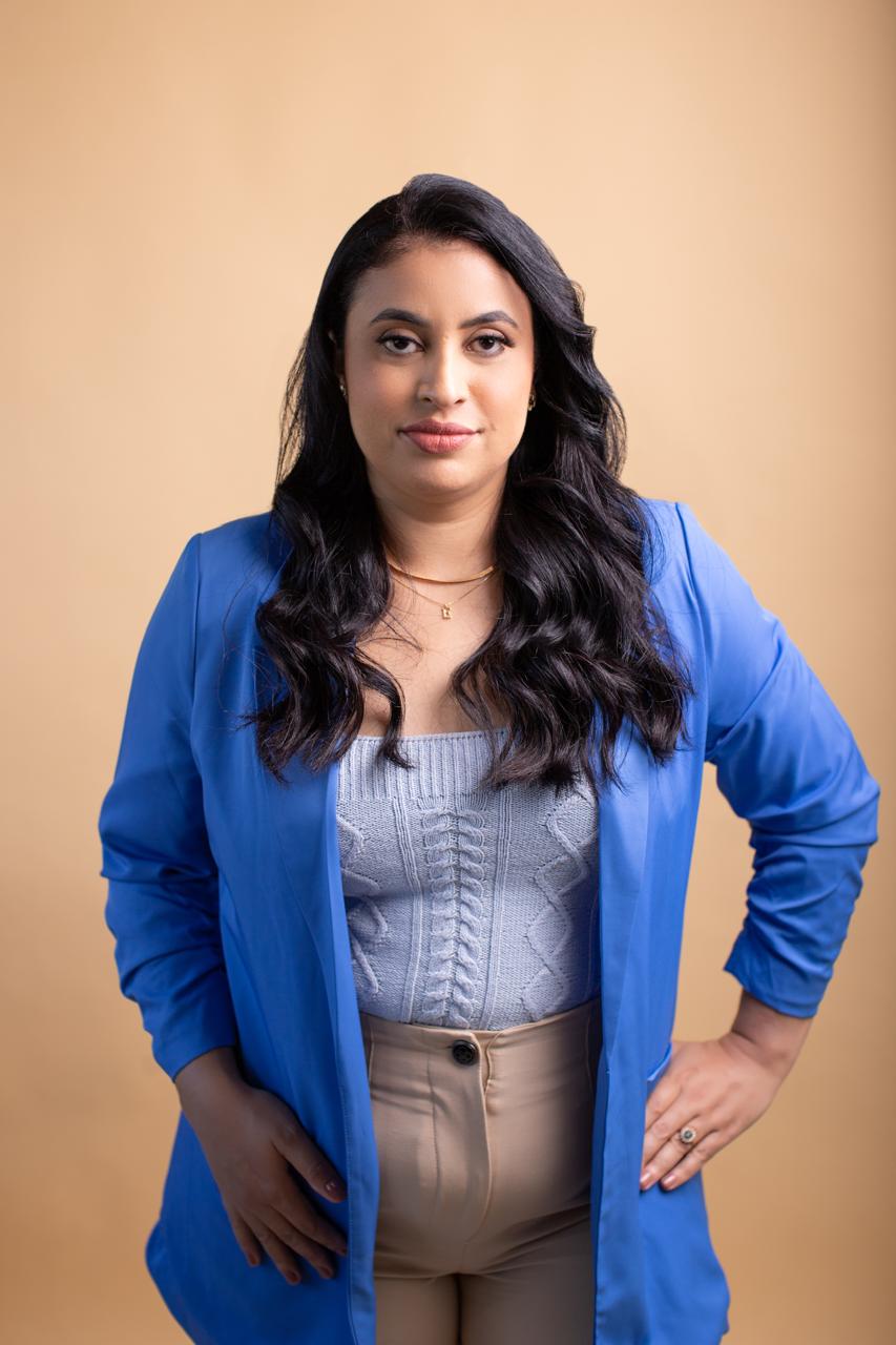 Elizabeth Araújo em ambiente de atendimento